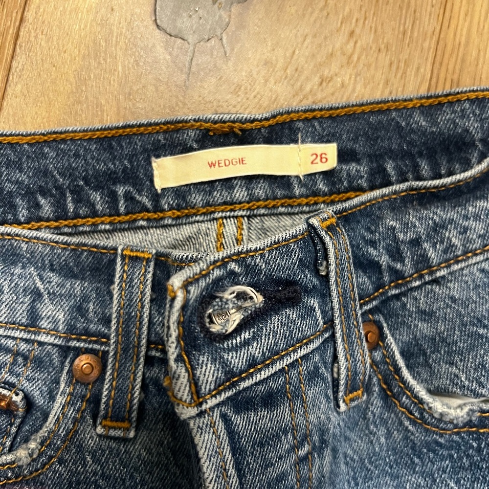 Levi's Mid Wash Wedgie Straight Leg Jeans - Blue Denim - Picture 2 of 3